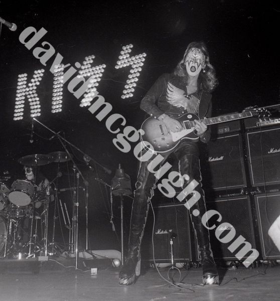 Ace Frehley of Kiss 1973, NYC 2.jpg